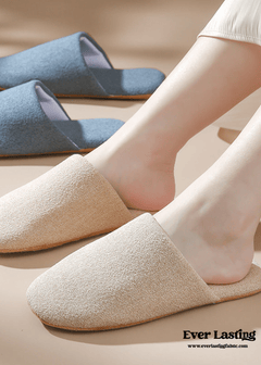Modern House Slipper / White